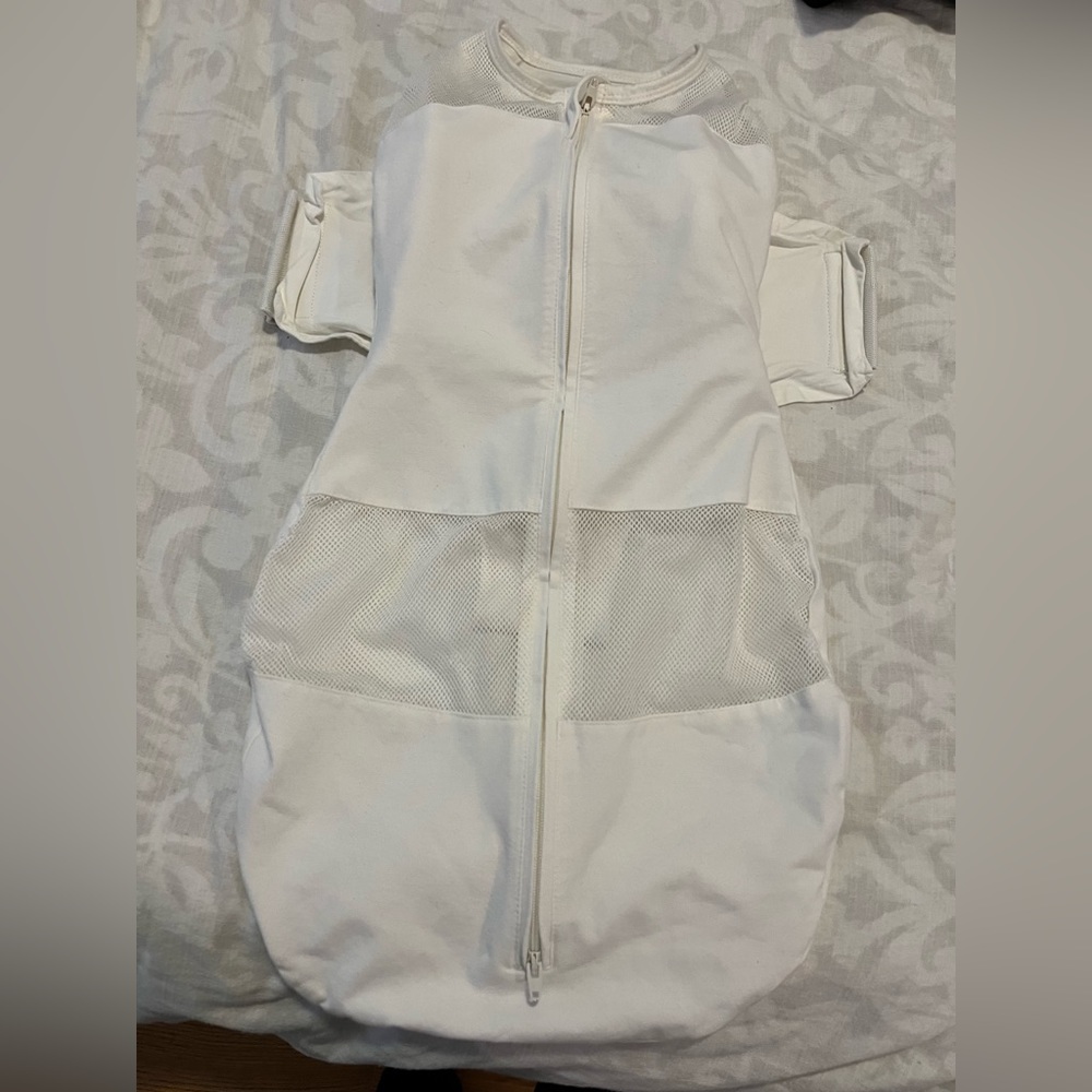 Snoo sleep sack medium. Happiest baby
